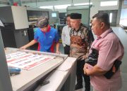 Bawaslu Sulteng dan KPU Sulteng Lakukan Pengawasan Langsung Pencetakan surat suara