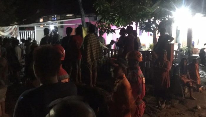 Tim Rescue dari Damkar Kota Palu Dikerahkan ke Lokasi Banjir Bandang di Sigi