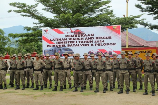 
					FOTO : Personil Brimob Polda Sulteng, saat mengikuti pembukaan kemampuan Search And Rescue (SAR), di Batalyon A Pelopor Satuan Brimob Polda Sulteng.(ist)