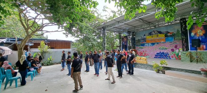 
					Foto : Kebersamaan personil Polsek Palu Selatan dan Polsubsektor Tatanga, di kegiatan Family Gathering.(IST)