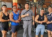 SELALU SUPORT : Owner Milenium Gym Wijaya Chandra foto bersama sejumlah atlet Sulteng di ruang New Milenium Gym Palu. 