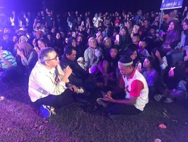 Calon Gubernur Sulteng nomor urut 1, Ahmad HM Ali memaparkan visi dan misinya saat kampanye di Bualemo, Kabupaten Banggai, Kamis (17/10/2024) malam. Foto: Tim Media Partai Koalisi BERAMAL Sulteng. 