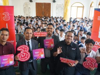 #MudahnyaKebaikan: Tri Salurkan 1.000 Router ke Sekolah Terpencil