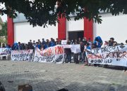 Mahasiswa Untad Gelar Aksi Tolak Pengangkatan Presiden Mahasiswa Sepihak