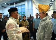 Ketua DPD RI Tiba di Palu, Disambut Prosesi Adat dan Jalan Sehat Milad BKPRMI Sulteng