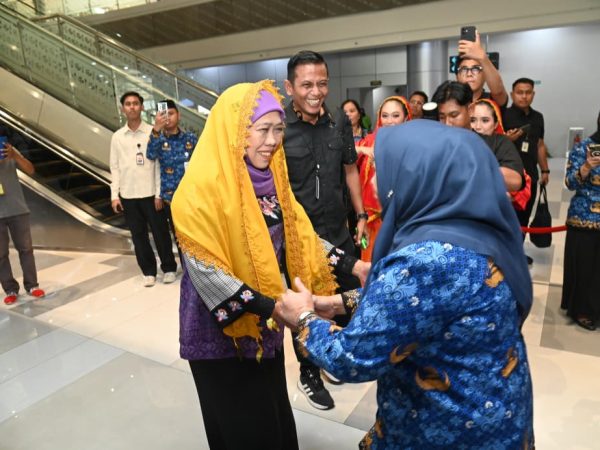 Wagub dr. Reny Sambut Kedatangan Gubernur Jawa Timur Khofifah Indar Parawansa di Palu