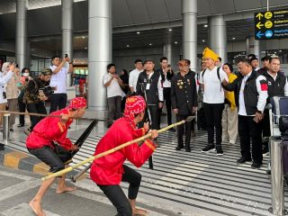 Kaesang Hadiri Rakorwil PSI Sulteng, Disambut Meriah Tarian Meaju di Palu
