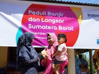Indosat Bergerak Cepat Pulihkan Jaringan dan Salurkan Bantuan untuk Korban Banjir dan Longsor di Sumatra